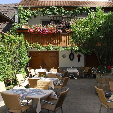 Weinhotel / Gasthaus Zur Sonne Иринген Екстериор снимка