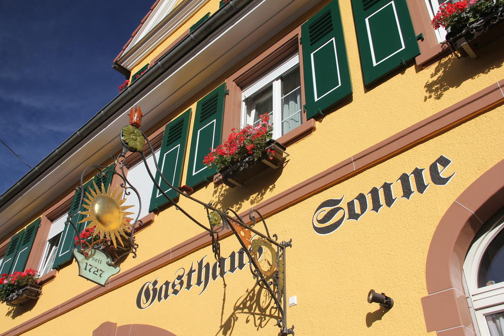 Weinhotel / Gasthaus Zur Sonne Иринген Екстериор снимка