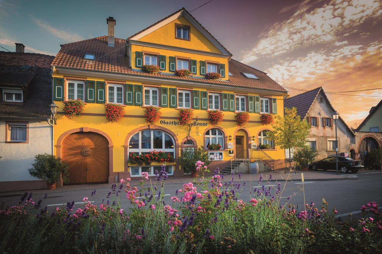 Weinhotel / Gasthaus Zur Sonne Иринген Екстериор снимка